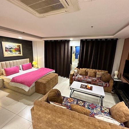 Sunset Luxury Gold Crest Mall Residency ลาฮอร์ ภายนอก รูปภาพ