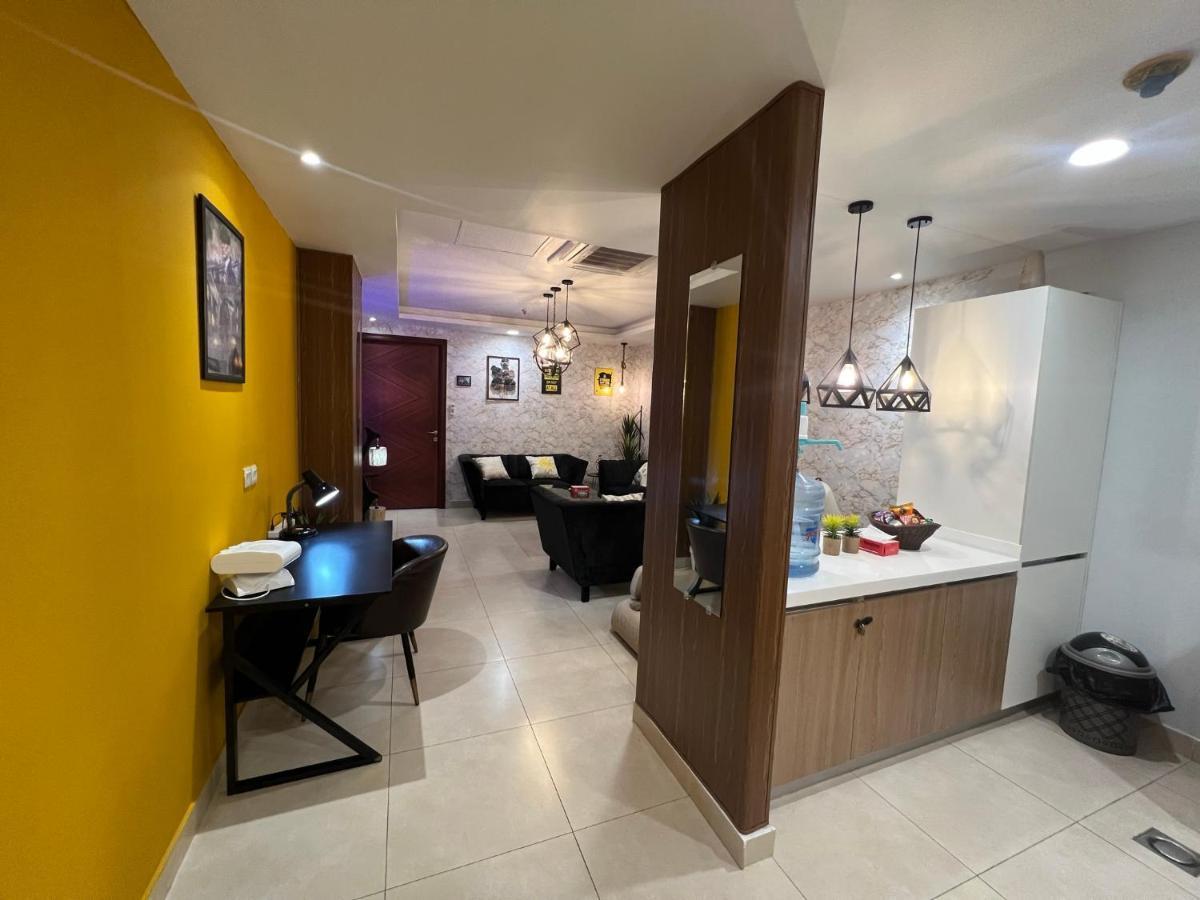 Sunset Luxury Gold Crest Mall Residency ลาฮอร์ ภายนอก รูปภาพ