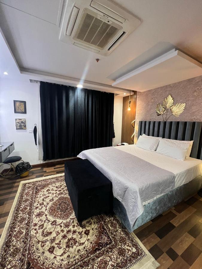 Sunset Luxury Gold Crest Mall Residency ลาฮอร์ ภายนอก รูปภาพ