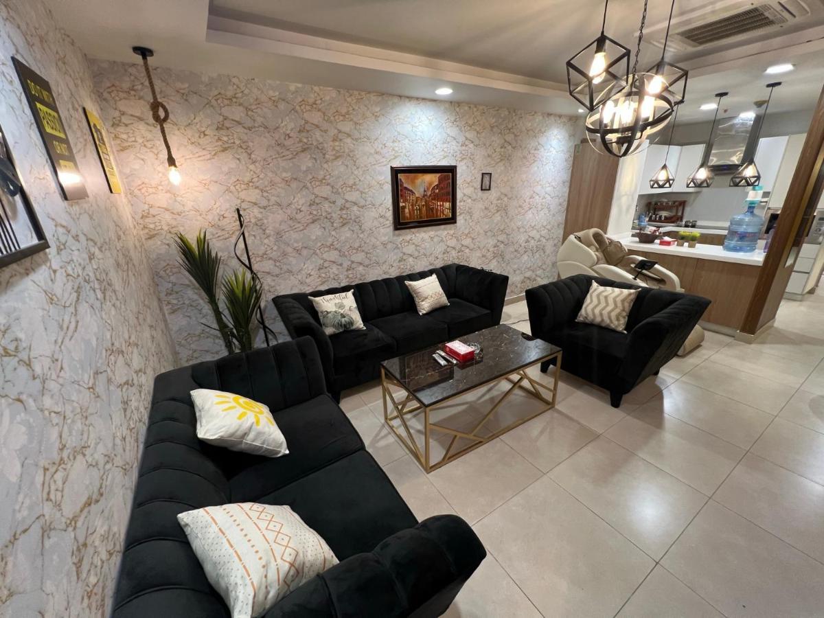 Sunset Luxury Gold Crest Mall Residency ลาฮอร์ ภายนอก รูปภาพ