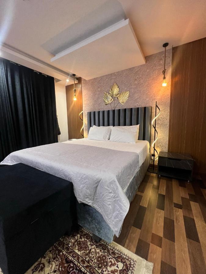 Sunset Luxury Gold Crest Mall Residency ลาฮอร์ ภายนอก รูปภาพ