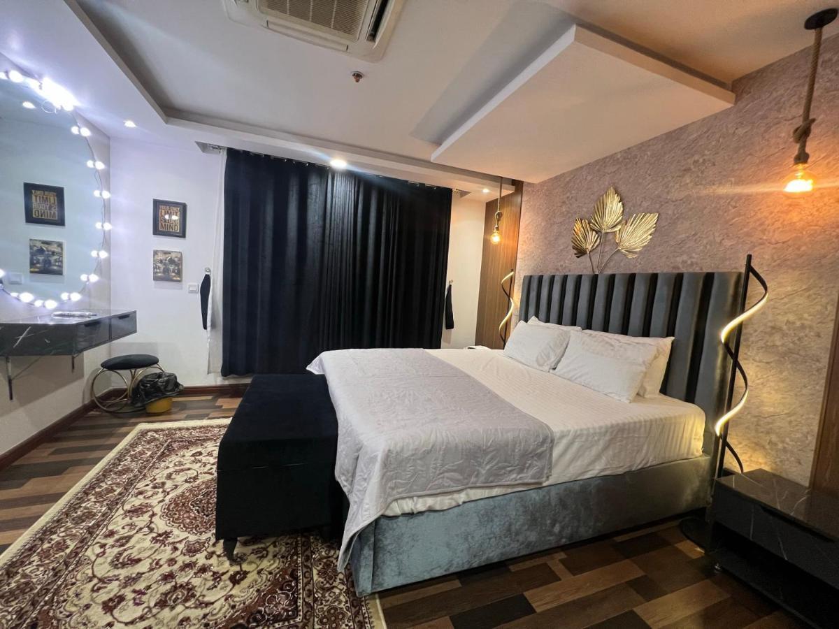 Sunset Luxury Gold Crest Mall Residency ลาฮอร์ ภายนอก รูปภาพ