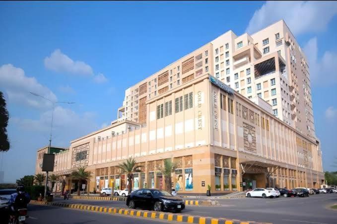 Sunset Luxury Gold Crest Mall Residency ลาฮอร์ ภายนอก รูปภาพ