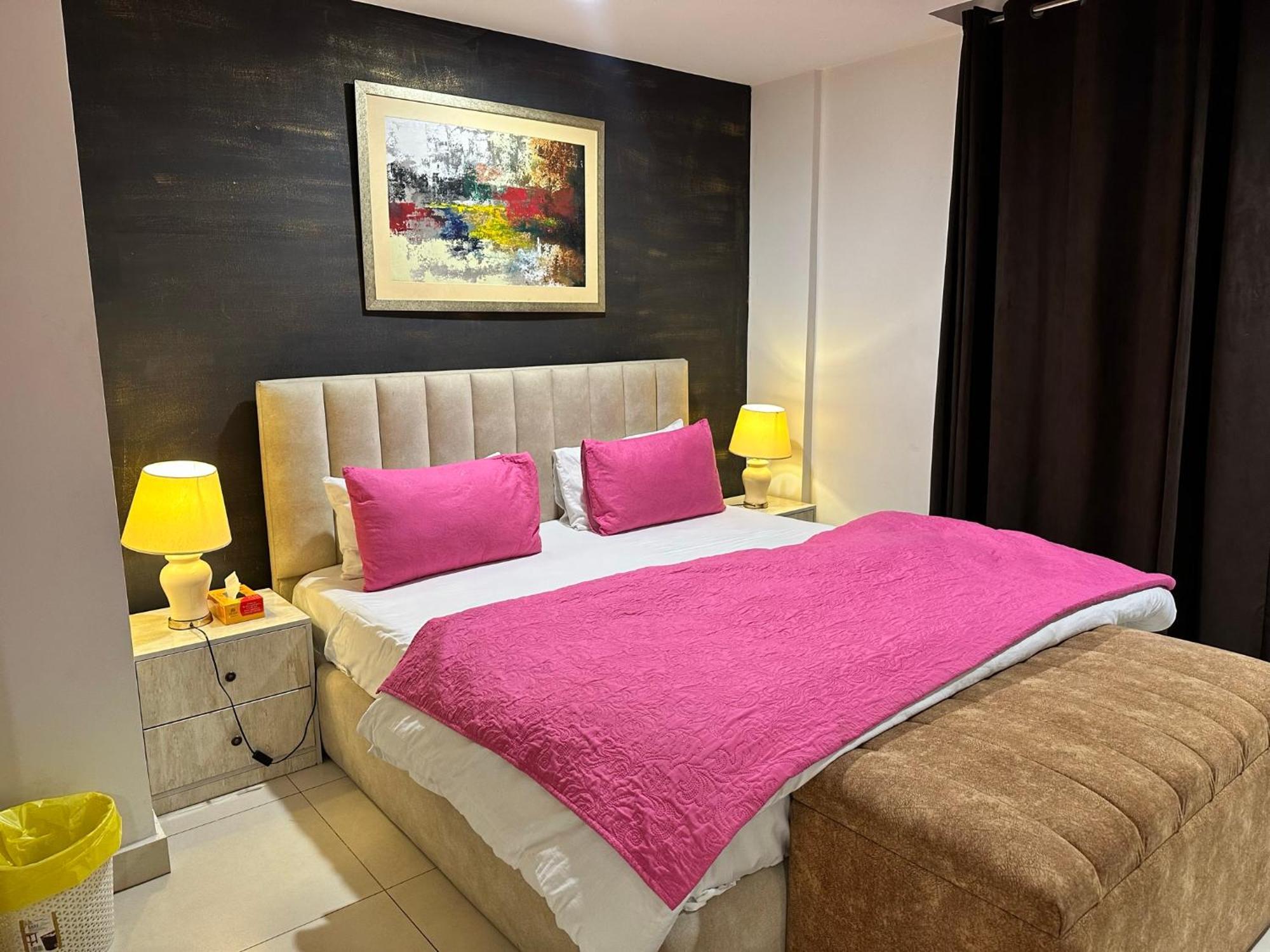Sunset Luxury Gold Crest Mall Residency ลาฮอร์ ภายนอก รูปภาพ