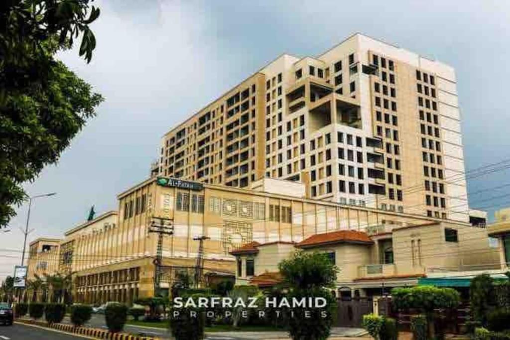 Sunset Luxury Gold Crest Mall Residency ลาฮอร์ ภายนอก รูปภาพ
